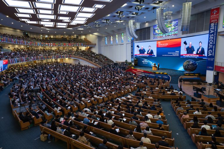 Rick Warren challenges Christians to love like the early church ahead of 2033 milestone