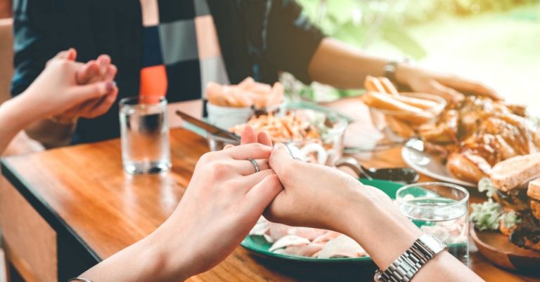 5 Tips to Have a Peaceful Thanksgiving with Family - Christian Parenting