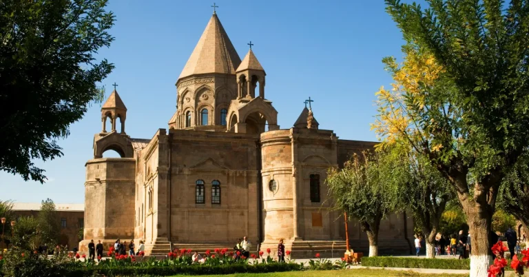 Armenia Holds Inaugural Prayer Breakfast Amid Church Arrests