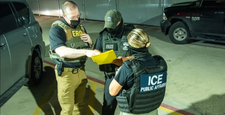 ICE Expands Enforcement Into Bounty Hunting Chicago Street Gang Joins the Fight Against ICE