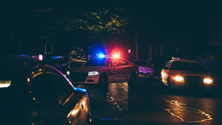 Good Samaritan Hailed Hero For Allegedly Stopping Knife-Wielding Man, Potentially Saving Cop’s Life Good Samaritan Hailed Hero For Allegedly Stopping Knife-Wielding Man, Potentially Saving Cop’s Life