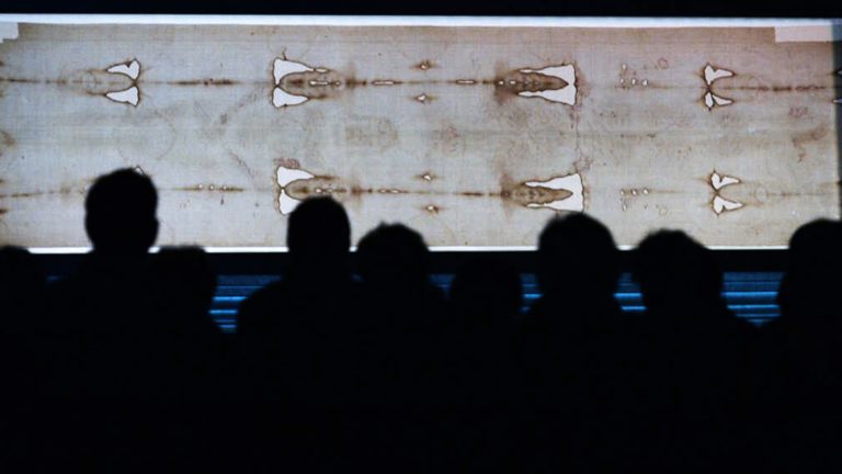 Shroud of Turin Skeptic Now Says It’s Real ‘Evidence to… the Resurrection of Jesus’ Shroud of Turin Skeptic Now Says It's Real 'Evidence to... the Resurrection of Jesus'