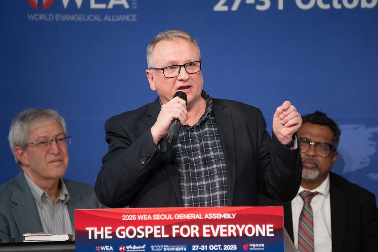 WEA panel urges return to family-centered disciple making WEA panel urges return to family-centered disciple making