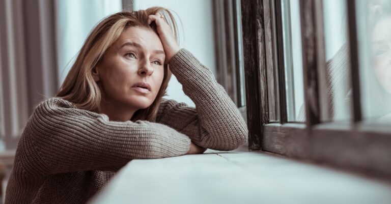 7 Bible Verses and Prayers for Grieving Moms