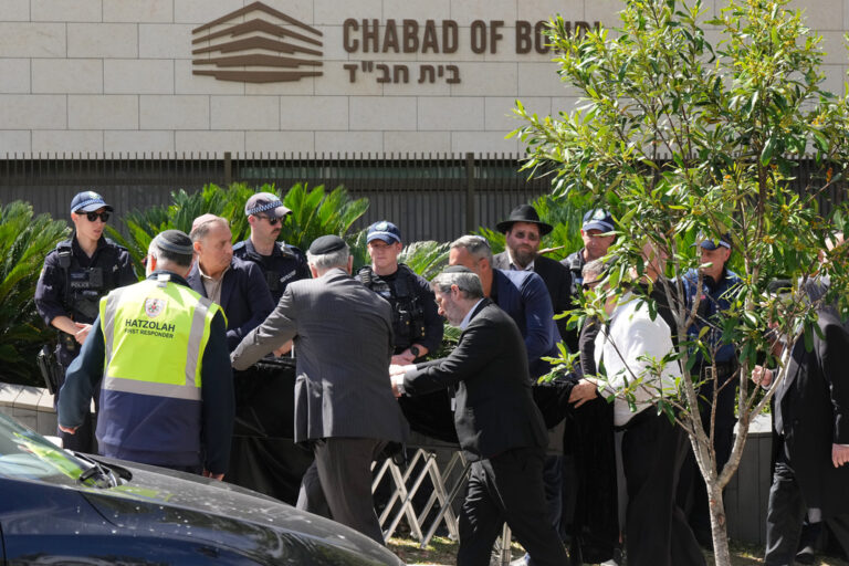 Israel, Egypt Reach $34 Billion Natural Gas Deal; Slain Rabbi Buried in Sydney