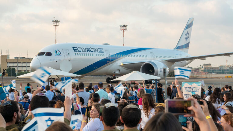 Israeli Foreign Minister Calls on Jews Around the World to Immigrate to Israel