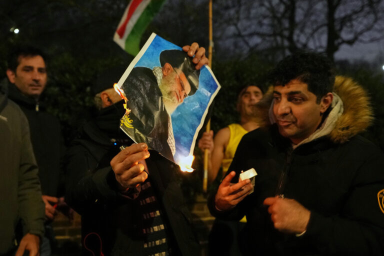 2,000 Iranians Dead, Millions Committed to 'Final Battle' as Regime Uses Military Weapons on People