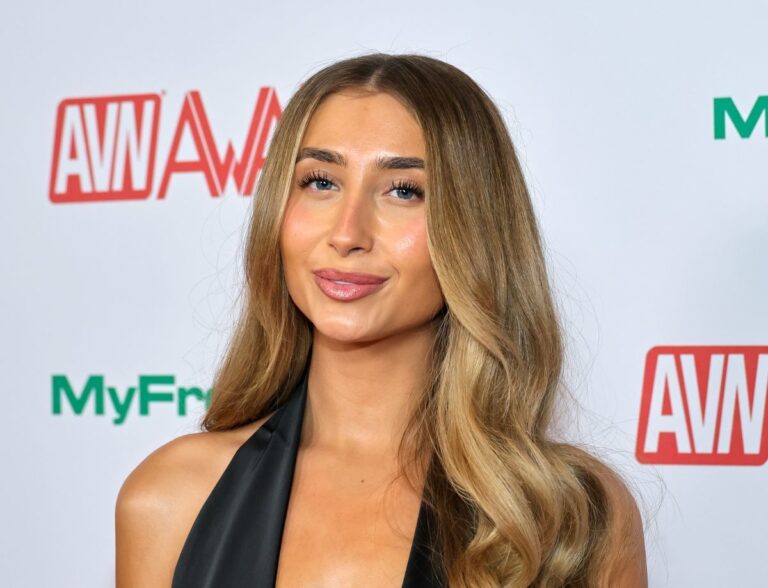 Porn star Lily Phillips gets baptized, won’t leave industry Porn star Lily Phillips gets baptized, won't leave industry