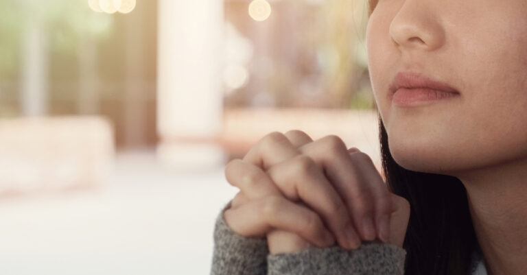 10 Bible Verses and Prayers When You Feel Defeated