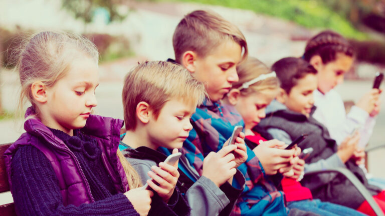 More States Move to Ban Smartphones in Schools: 'They're Destroying Kids' Ability to Focus'