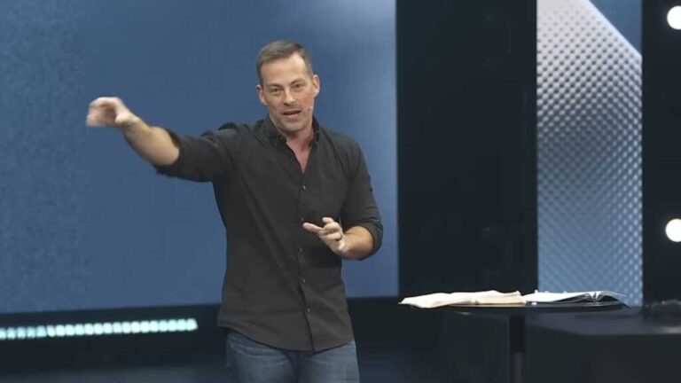 Texas Pastor Challenges Cohabiting Couples to Marry — Dozens Show Up for Joint Ceremony Texas Pastor Challenges Cohabiting Couples to Marry — Dozens Show Up for Joint Ceremony