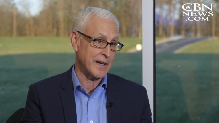 Cold-Case Investigator Turns to Science to Disprove Christ’s Resurrection, Gets Shocked by the Evidence Cold-Case Investigator Turns to Science to Disprove Christ's Resurrection, Gets Shocked by the Evidence