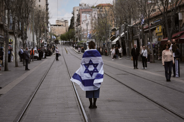 Israel Marks Memorial Day, Jewish Leaders Sign Apology Letter, as Clock Ticks on 2 Ceasefires