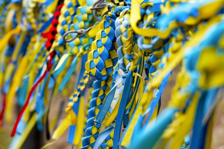 Russia and Ukraine agree to temporary Orthodox Easter truce Russia and Ukraine agree to temporary Orthodox Easter truce