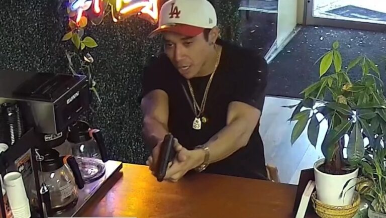 Chicago Business Owner Calls on God While Held at Gunpoint
