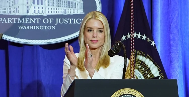 Former AG Pam Bondi Recovering After Cancer Diagnosis Former AG Pam Bondi Recovering After Cancer Diagnosis