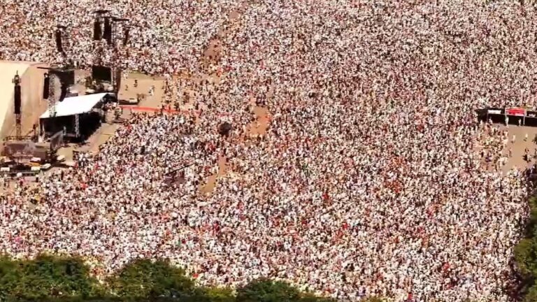 60,000 Christians Rally for Jesus in One of the World’s Most Secular Countries 60,000 Christians Rally for Jesus in One of the World's Most Secular Countries