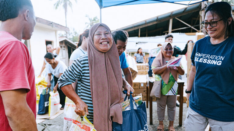 Operation Blessing Brings Urgent Relief to Philippine Earthquake Victims; Muslims First to Receive Aid Operation Blessing Brings Urgent Relief to Philippine Earthquake Victims; Muslims First to Receive Aid