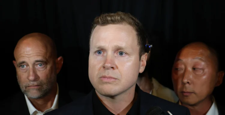 Socialist Defeats Pratt in LA Mayor Race in Last-Minute Vote Surge Socialist Defeats Pratt in LA Mayor Race in Last-Minute Vote Surge
