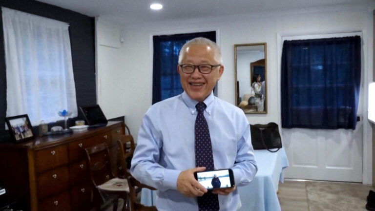 Chinese Pastor’s Tearful Plea After Gaining Freedom in US: ‘Please Do Not Forget the Many Others’ Chinese Pastor's Tearful Plea After Gaining Freedom in US: 'Please Do Not Forget the Many Others'