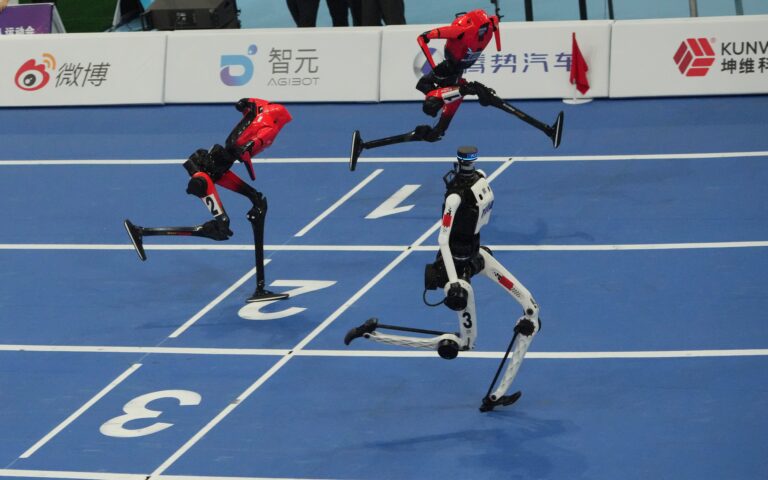 Chinese Humanoid Robots Smash Usain Bolt’s 100m Sprint Record at Beijing Robot Games Chinese Humanoid Robots Smash Usain Bolt's 100m Sprint Record at Beijing Robot Games