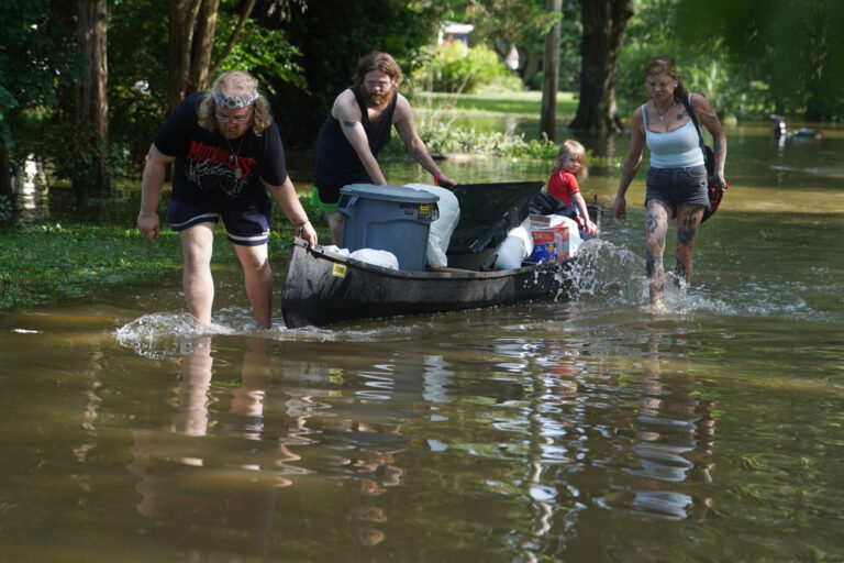 Deadly, Destructive Weather Strikes US, Thousands of Miles Apart