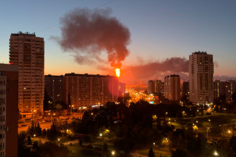 Russia Retaliates After Ukraine Launches 1,000 Drones with Hundreds Targeting Moscow