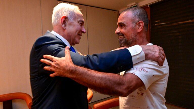 Israel Celebrates Return of Heroes, Passengers from Flight 1073 Sukkot 'Miracle'; Terrorism Suspected